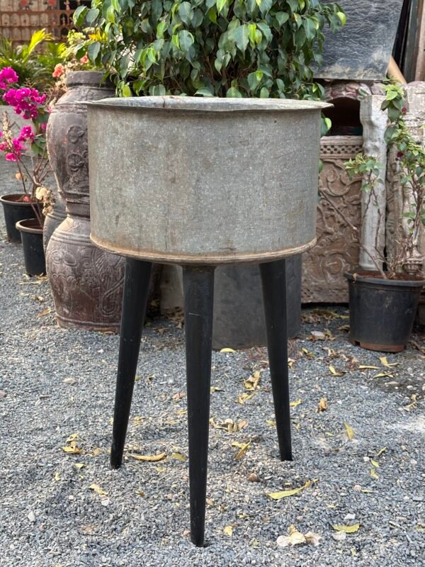 Vintage Iron Planter with Stand – Rustic Metal Garden Pot (H26.5 x L16 x W16 inches)