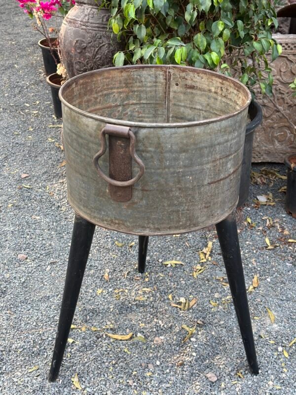 Vintage Iron Planter with Stand – Rustic Industrial Metal Pot (H26.5 x L20 x W20 inches)