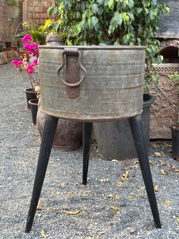 Vintage Iron Planter with Stand – Rustic Industrial Metal Pot (H26.5 x L20 x W20 inches)