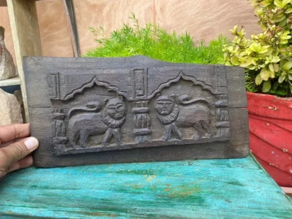 17th Century Ancient Hand-Carved Wooden Lion Panel – Rare Primitive Wall Hanging (13 x 6 Inches)