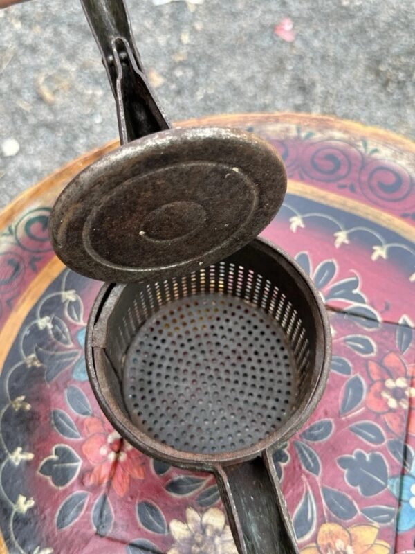 Antique Old Metal Noodle Press Machine – Vintage Kitchen Utility Tool2